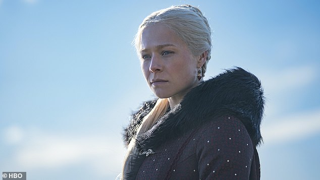 Update: Casey Bloys, Chief Content Officer von HBO, hat kürzlich in einem Interview mit TV Line einige neue Updates zum Game Of Thrones-Spin-off angeboten und dabei auf die Möglichkeit angespielt, dass weitere Spin-offs in Arbeit sind;  Emma Darcy wird Prinzessin Rhinera Targaryen spielen