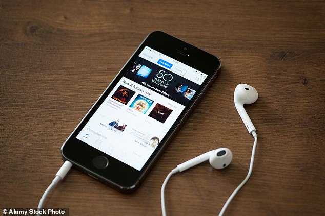 Seit 2020 berechnet Apple seinen Kunden 19 £ für einen neuen Stecker oder Ohrhörer.