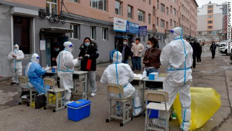 Unter Quarantäne gestellte Studenten bitten online um Hilfe, da China mit dem größten Ausbruch von COVID-19 seit 2020 konfrontiert ist