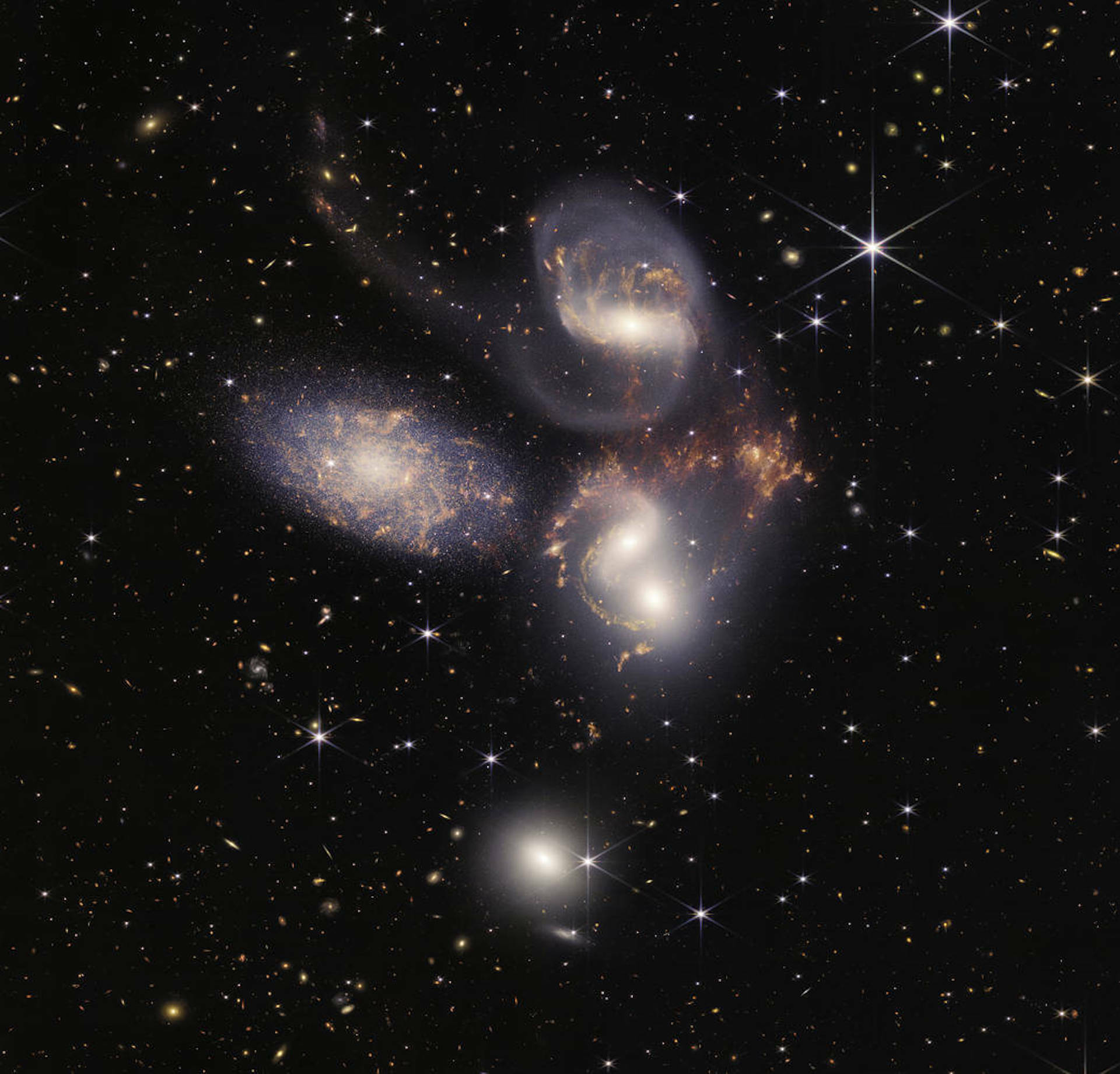 Eine Gruppe von Galaxien, die vom James-Webb-Teleskop nahe beieinander abgebildet wurden.
