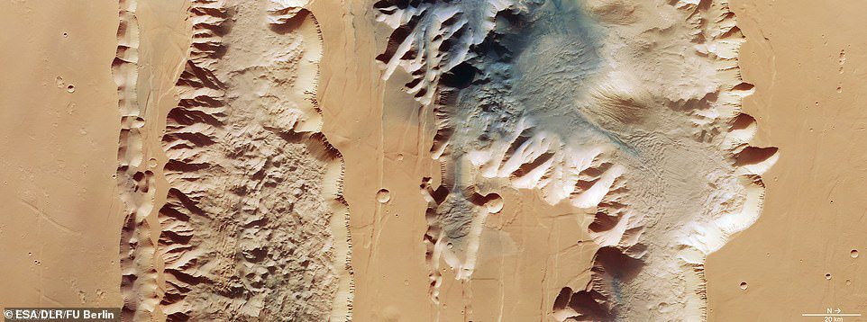 Das riesige Tal des Roten Planeten wurde in neuen Bildern enthüllt, die von der Europäischen Weltraumorganisation veröffentlicht wurden.  Das neue Bild zeigt zwei Gräben oder Chasma, die einen Teil des westlichen Teils von Valles Marineris bilden.  Auf der linken Seite befindet sich der 521 Meilen lange Lus Chasma Trail und auf der rechten Seite der 500 Meilen lange Tithonium Chasma Trail