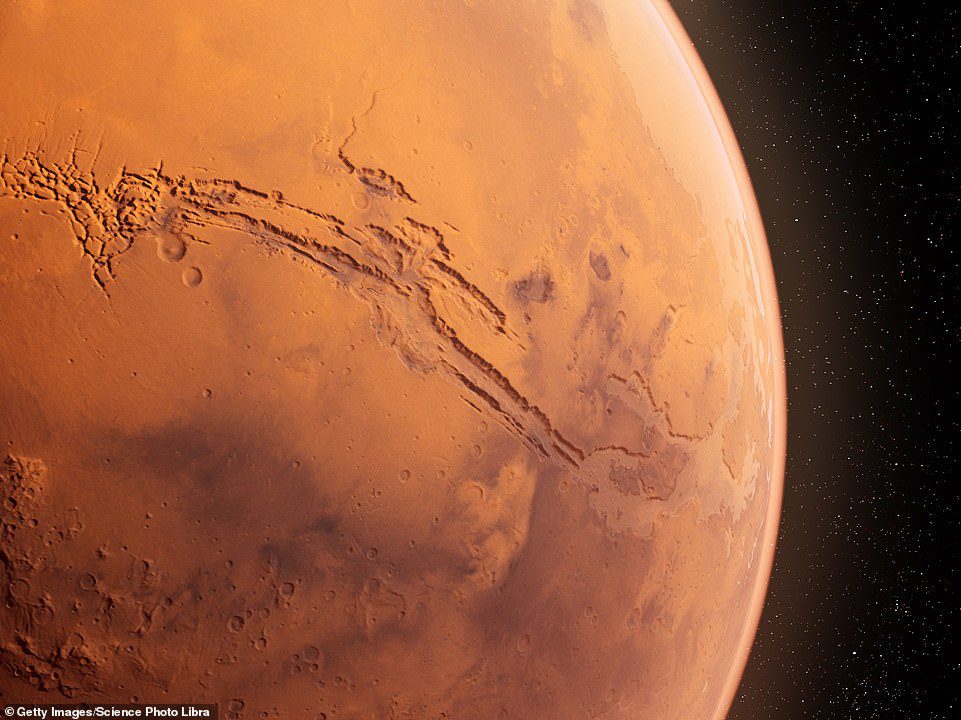 Im Bild oben eine Computerdarstellung des Valles Marineris Valley auf dem Roten Planeten, dem größten Tal im Sonnensystem