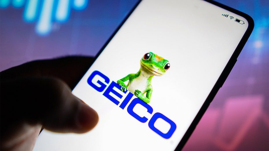 Auf dem Smartphone erscheint das GEICO-Logo