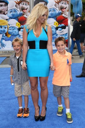 Britney Spears mit ihren Söhnen Sean Preston und Jaden Federline The Smurfs 2 Premiere, Los Angeles, USA - 28. Juli 2013