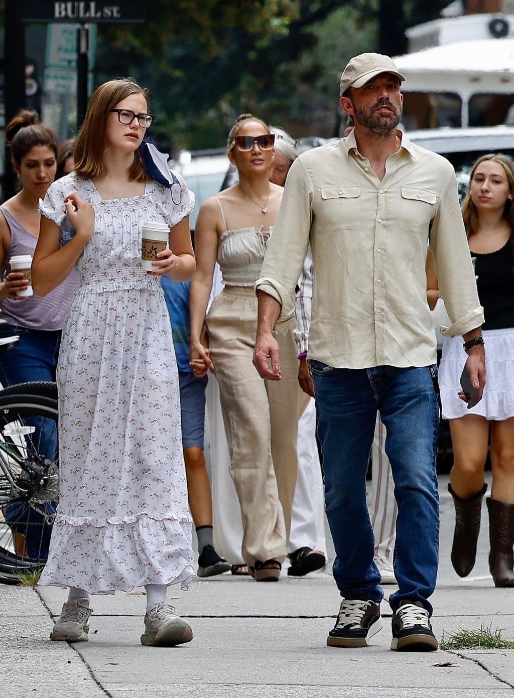 * PREMIUM-EXKLUSIV * Ben Affleck und Jennifer Lopez gehen in Savannah shoppen