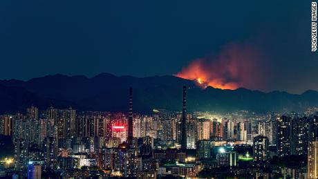 Waldbrände brechen aus, als die chinesische Stadt Chongqing unter einer unerbittlichen Rekordhitzewelle leidet