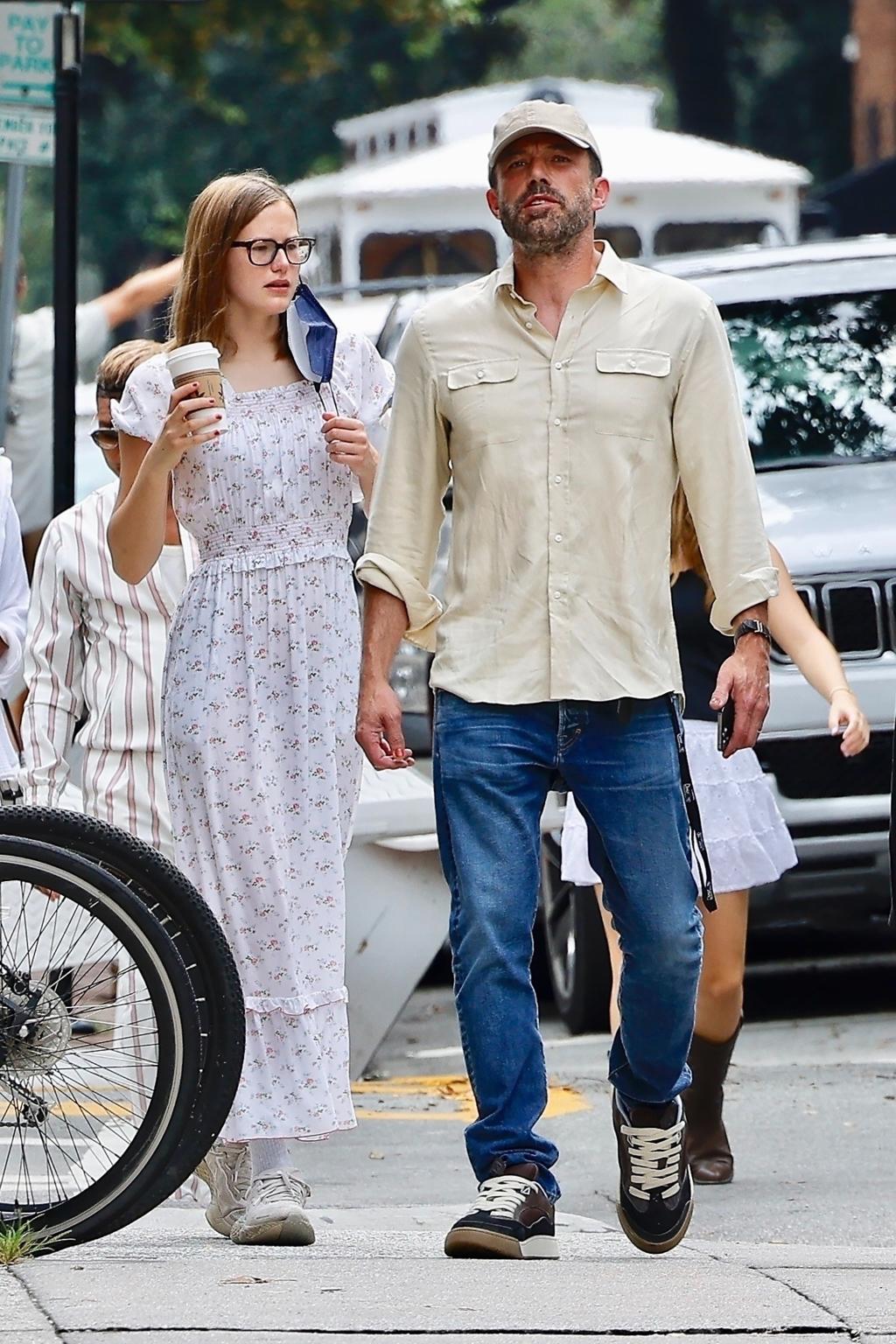 * PREMIUM-EXKLUSIV * Ben Affleck und Jennifer Lopez gehen in Savannah shoppen