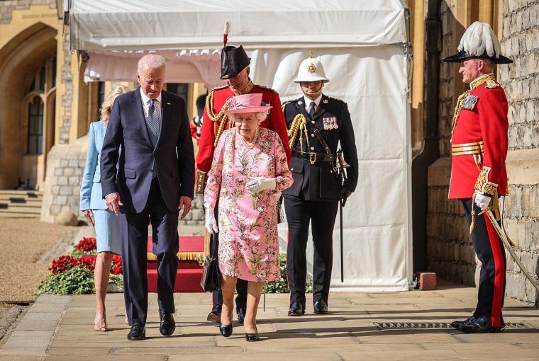 Präsident Joe Biden und Königin Elizabeth II. auf Schloss Windsor am 13. Juni 2021 in Windsor, England.