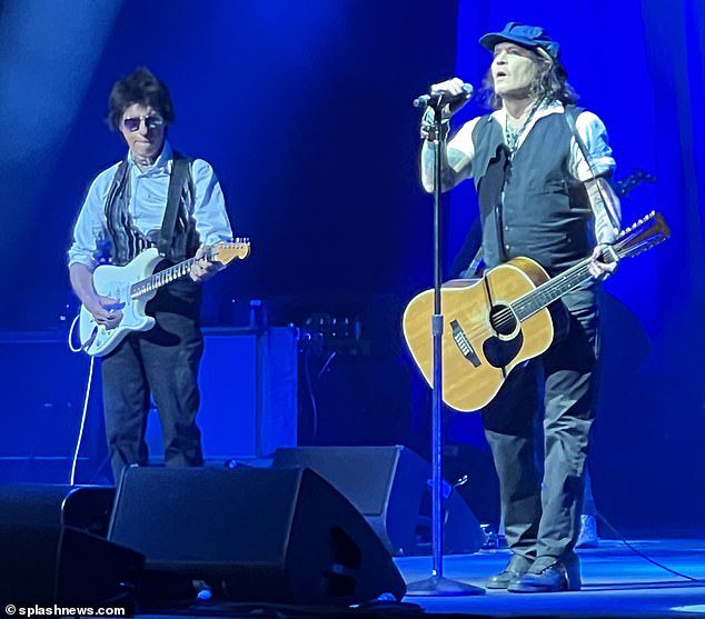 Hitmaker: Johnny tourte mit Sänger Jeff Beck durch die USA, nachdem er einen Verleumdungsfall gegen seine Ex-Frau Amber Heard gewonnen hatte