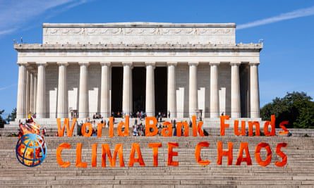 Klimaaktivisten protestieren am Lincoln Memorial in Washington.