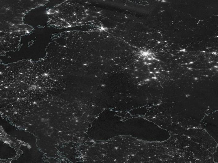 Satellitenbild von Europa zeigt Nachtlichter mit dunklem Fleck in der Ukraine