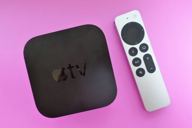 Apple TV 4K mit Apples verbesserter Siri Remote.
