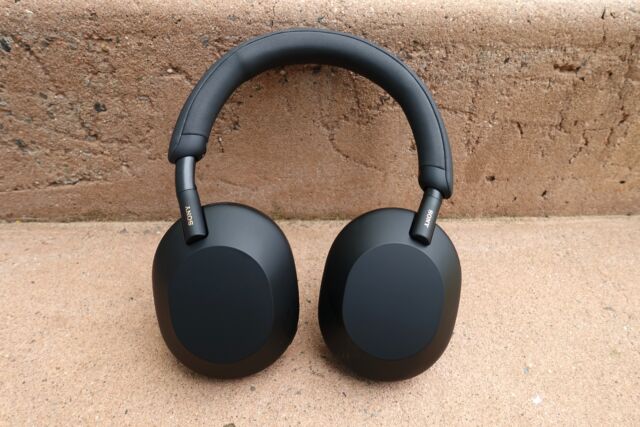 Sony WH-1000XM5 Kabellose Kopfhörer mit Geräuschunterdrückung.